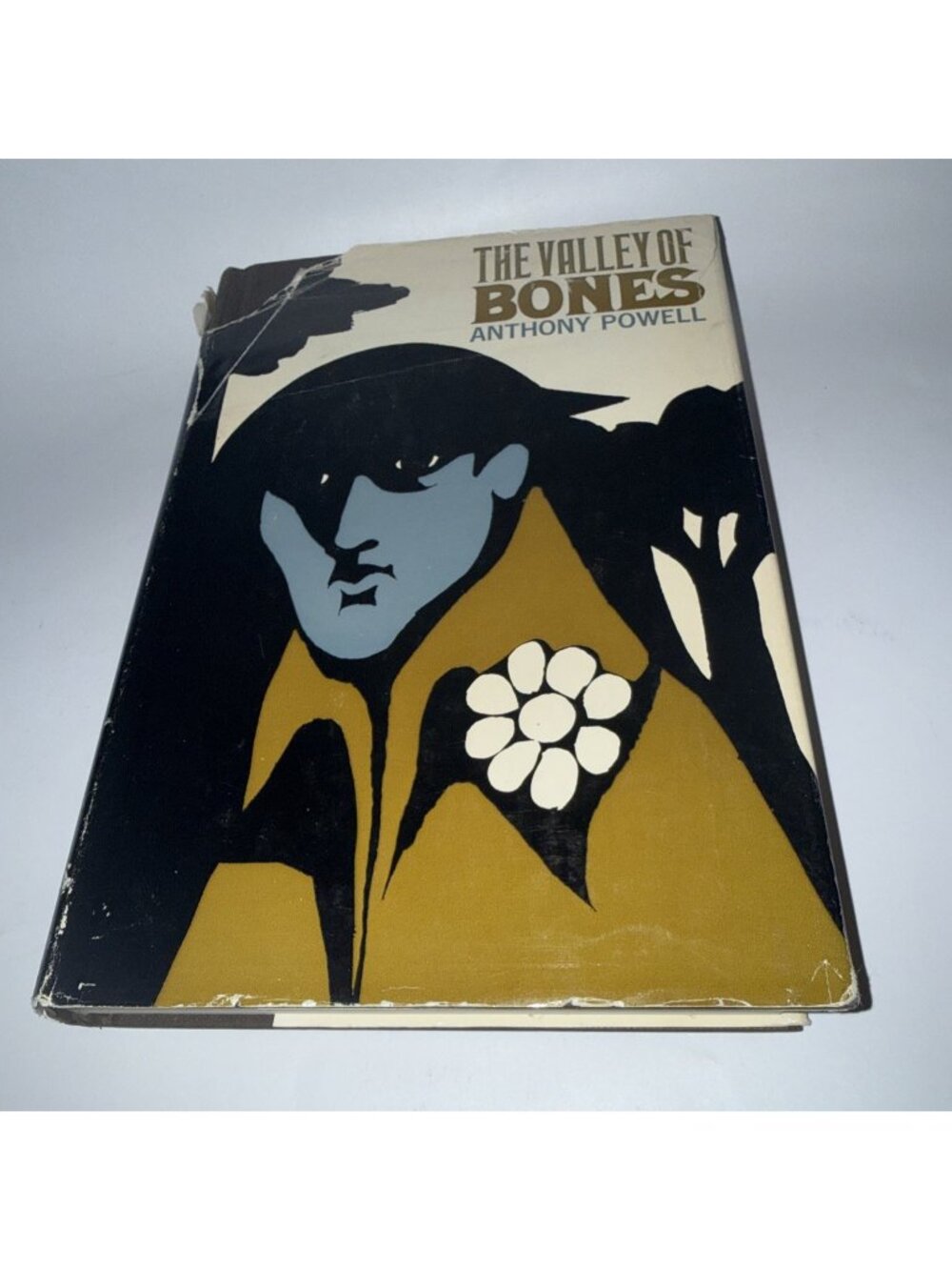 Powell, Anthony The Valley of Bones volume 7 of A Dance to the 1ST ED., DJ, 1976